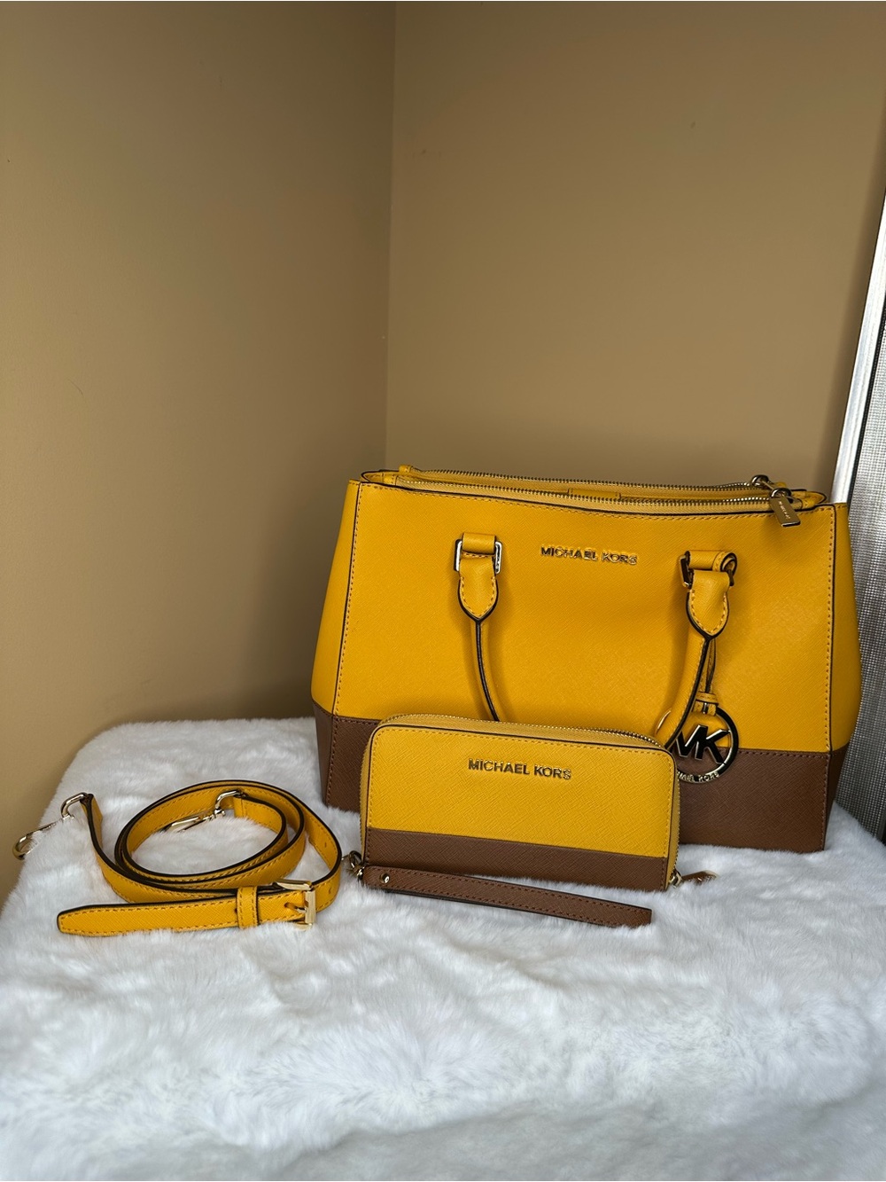 Set Michael Kors Yellow & Brown Saffiano Leather Top Handle Bag & Wallet & Strap - Picture 1 of 16